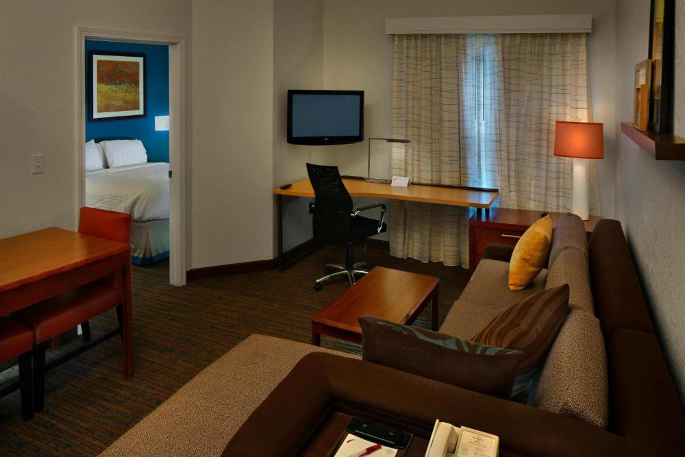 1 Bedroom Suite, 1 Queen, Sofa bed interior